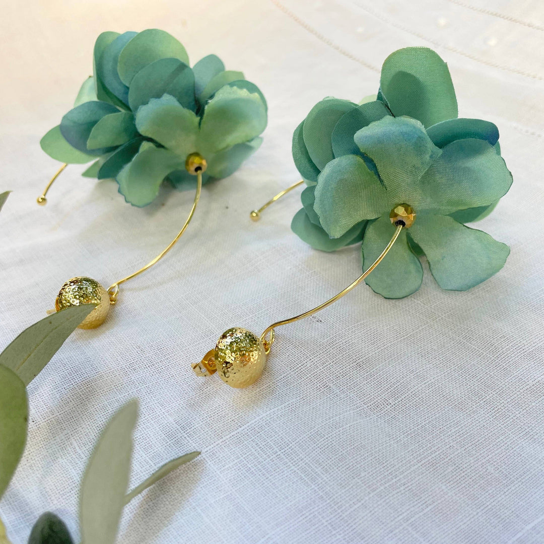 Gertrude's Flower Earrings ( Light Blue )