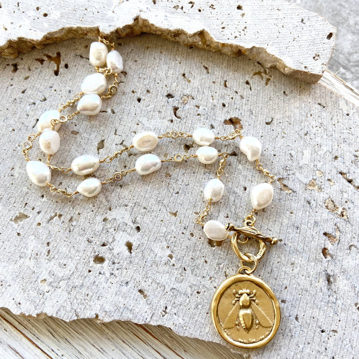 Queen bee pearl necklace