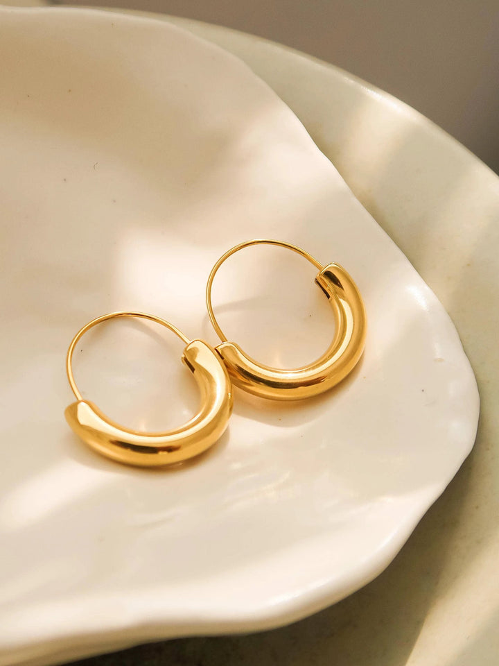 Mackenzie U-Shape Hoop Earrings - 18K Gold Non-Tarnish Hoops Flânerie by MAIQ