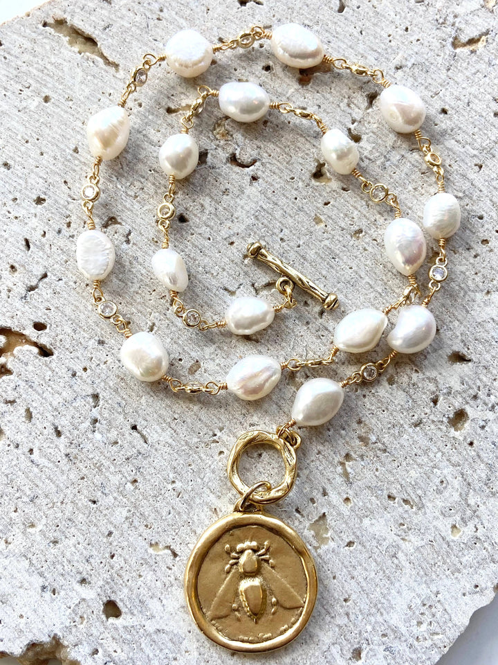 Queen bee pearl necklace