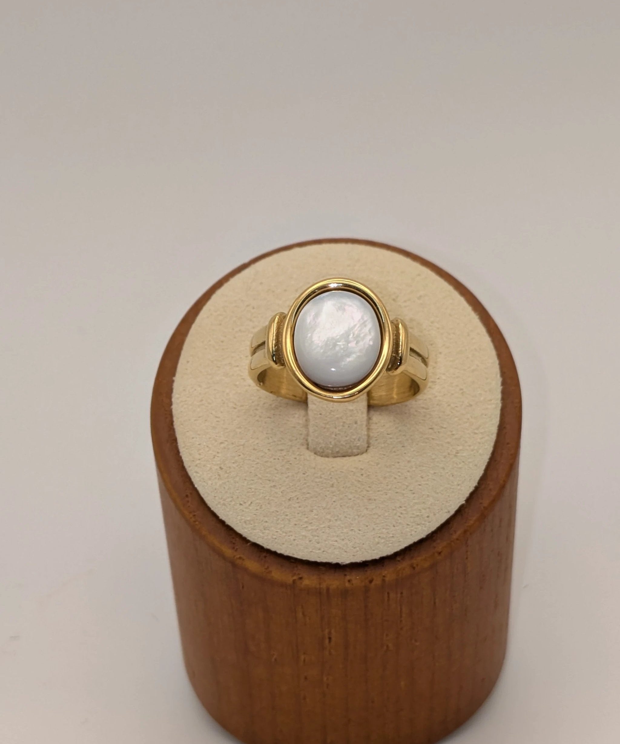 Jade Shell Stone Ring - Non-Tarnish Seashell Statement Ring Flânerie by MAIQ