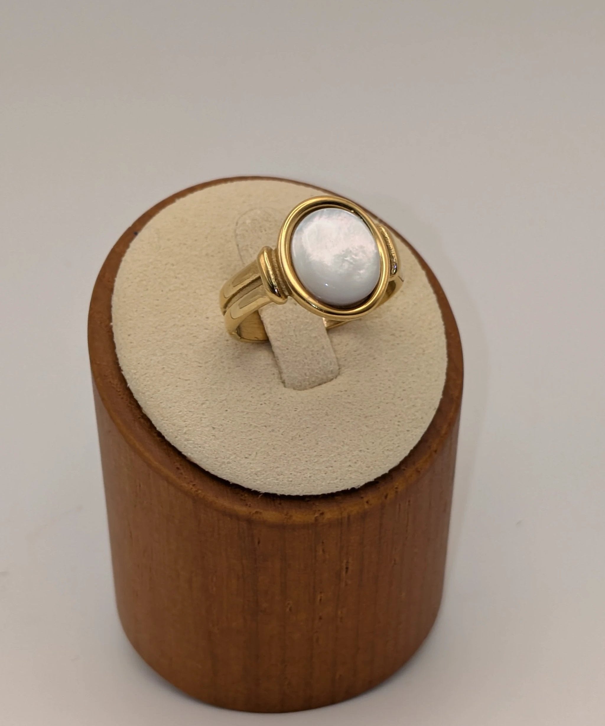 Jade Shell Stone Ring - Non-Tarnish Seashell Statement Ring Flânerie by MAIQ