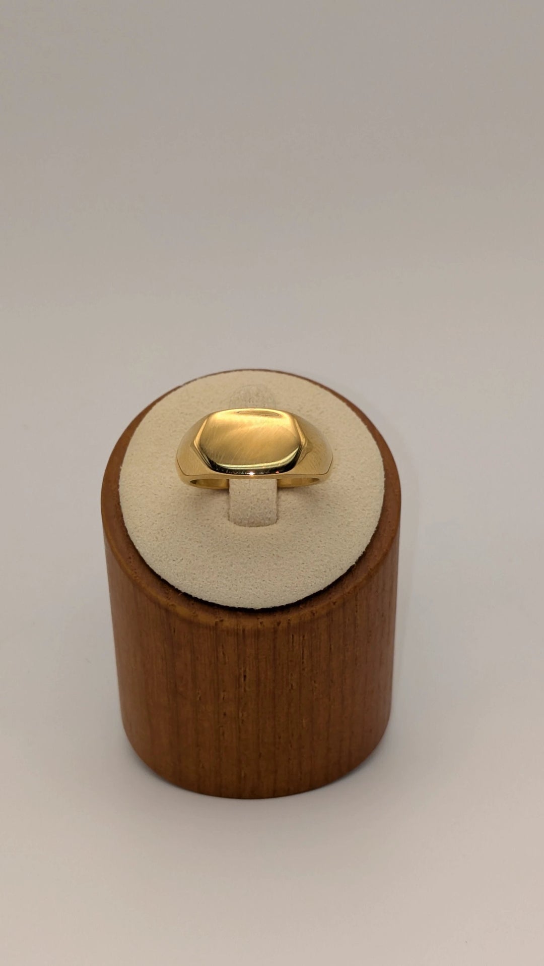 18K Gold Hexagon Signet Ring - Modern Geometric Statement Piece Furano Studio