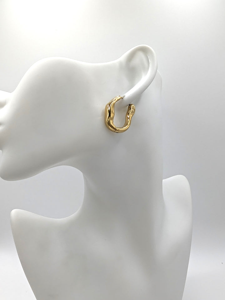 Darcy 18K Gold Oval Hoop Earrings Flânerie by MAIQ