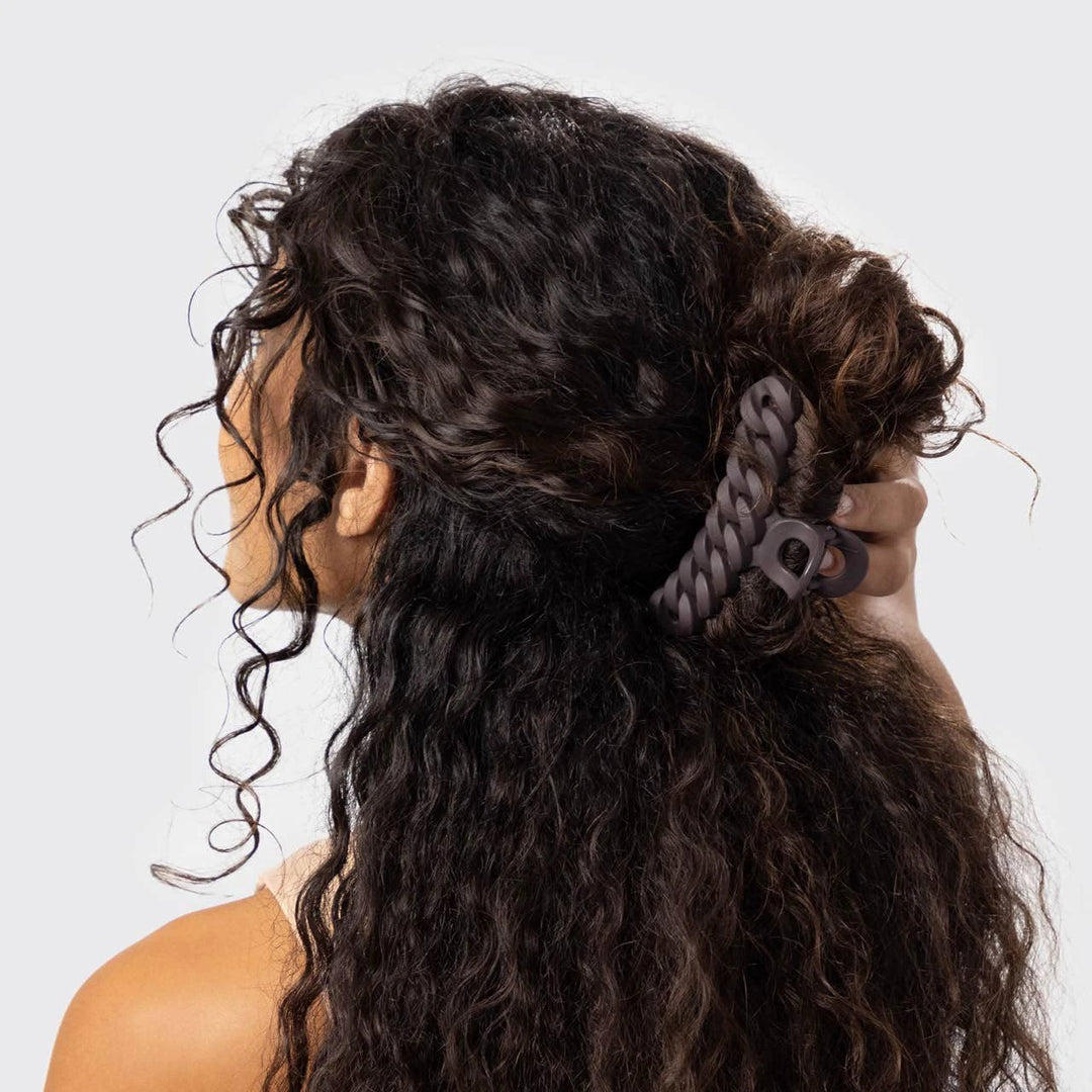 Eco-friendly chain claw clip in dark gray securing wavy hair; Kitsch hair accessory