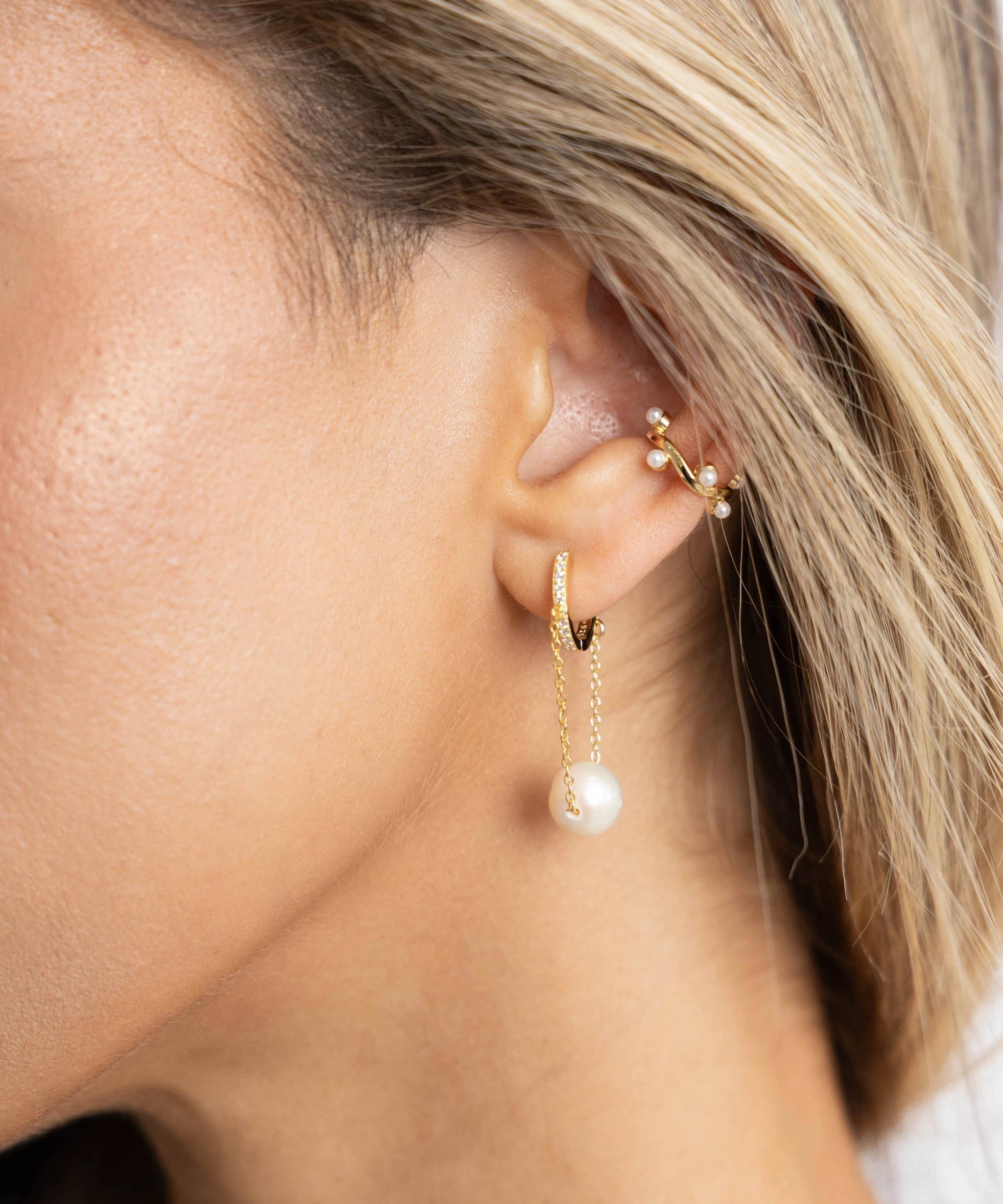 Hillary Pearl Chain Huggies