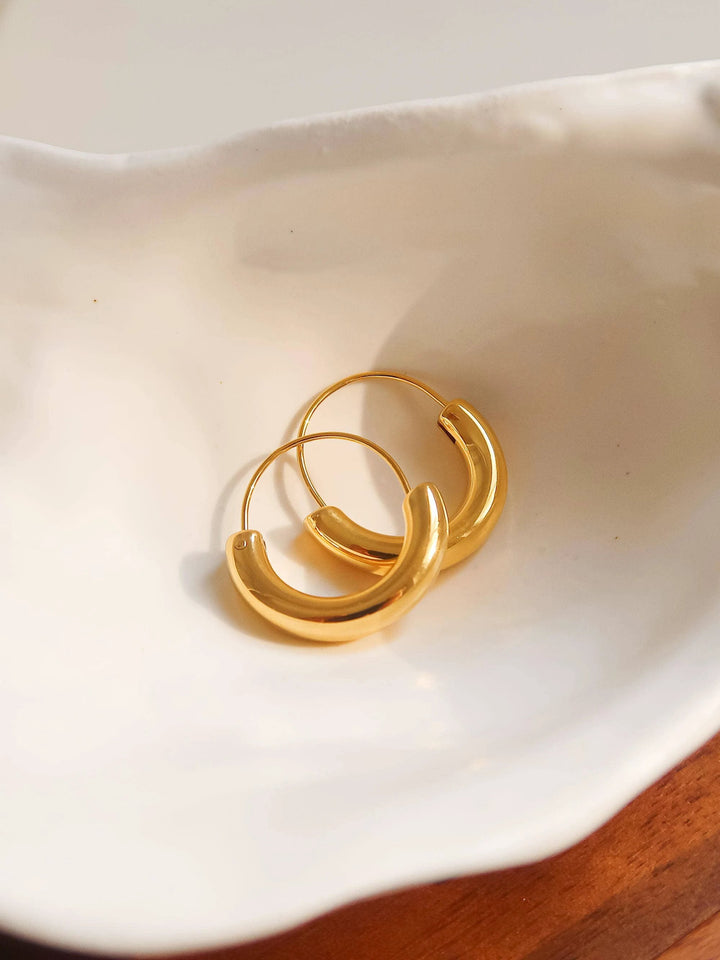 Mackenzie U-Shape Hoop Earrings - 18K Gold Non-Tarnish Hoops Flânerie by MAIQ