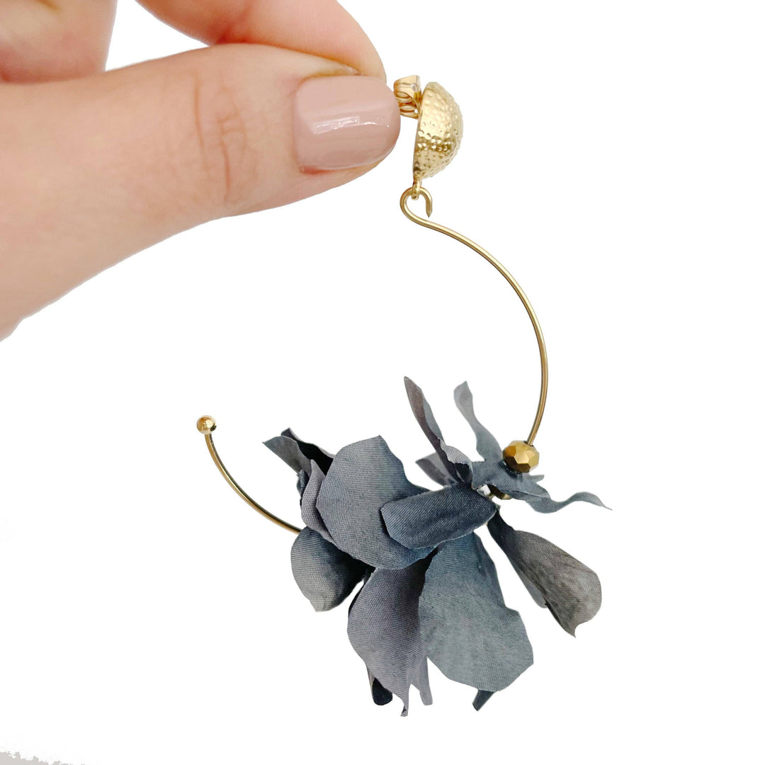 Gertrude's Flower Earrings ( Denim Blue )