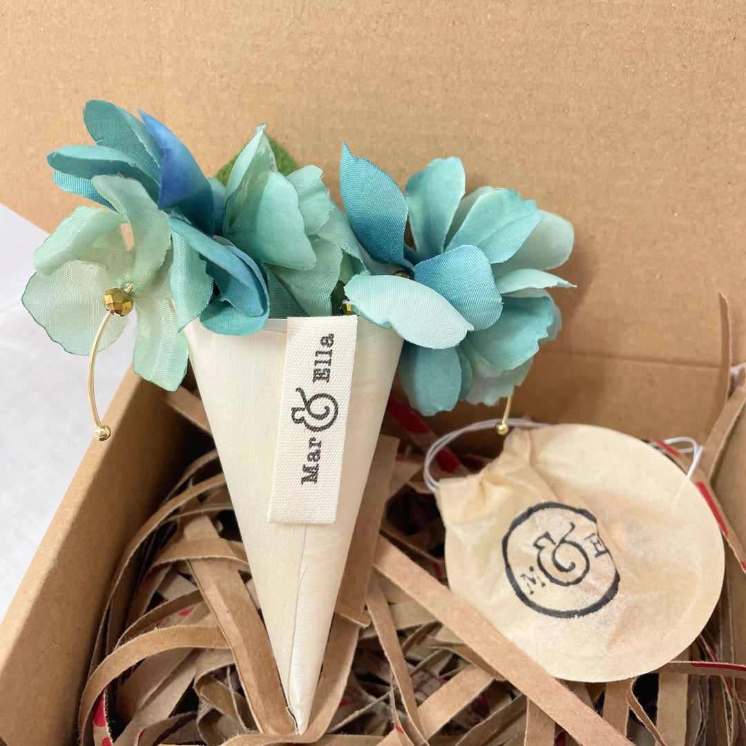 Gertrude's Flower Earrings ( Light Blue )