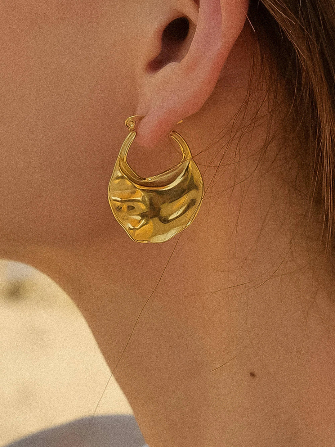 Jinni 18K gold non-tarnish classic hoop earring by Flânerie by MAIQ