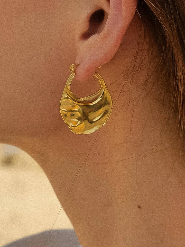 Jinni 18K gold non-tarnish classic hoop earring by Flânerie by MAIQ
