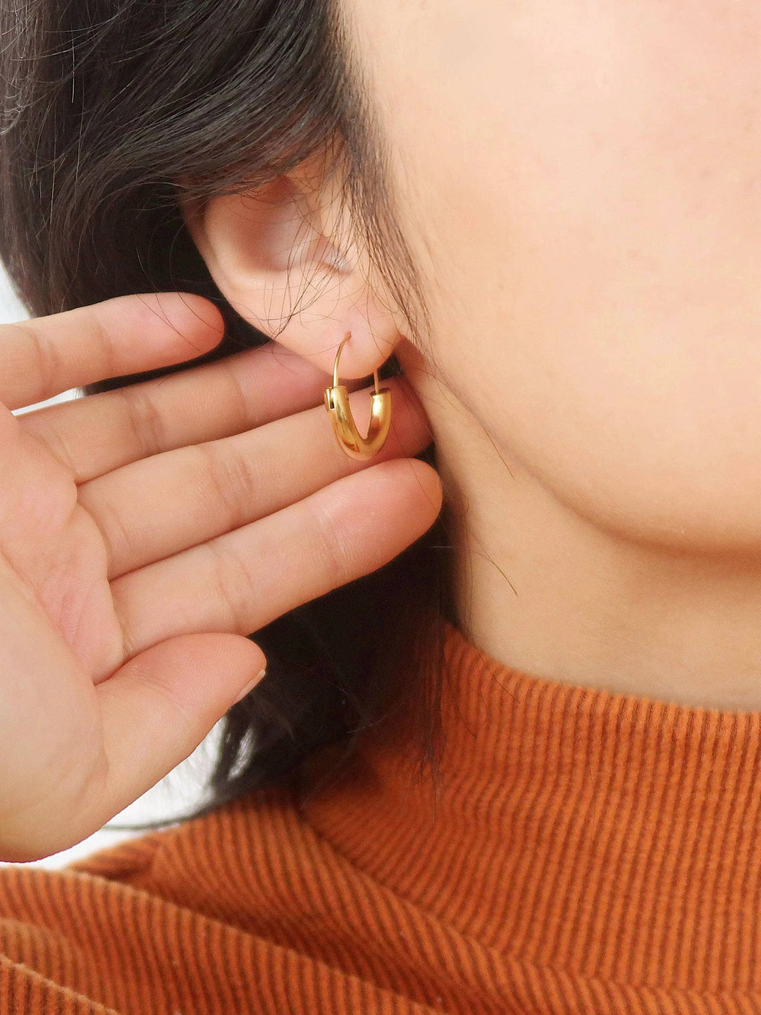 Mackenzie U-Shape Hoop Earrings - 18K Gold Non-Tarnish Hoops Flânerie by MAIQ