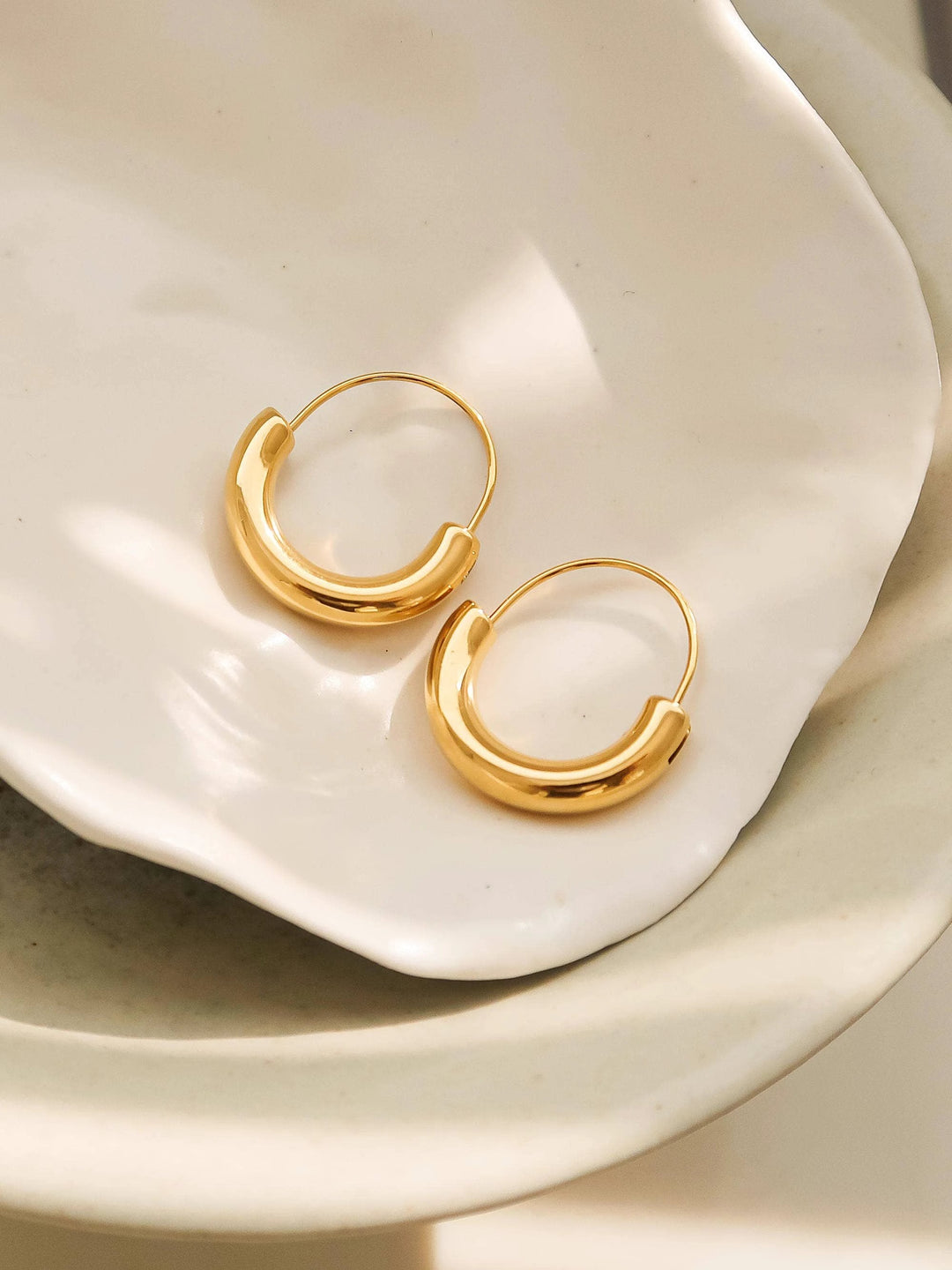 Mackenzie U-Shape Hoop Earrings - 18K Gold Non-Tarnish Hoops Flânerie by MAIQ