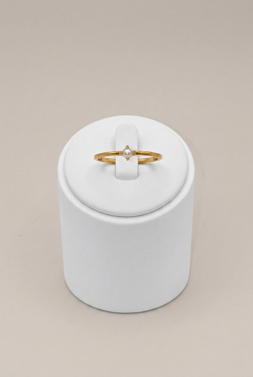 Solo Pearl Ring with a brighter white stand and light warm-gray background