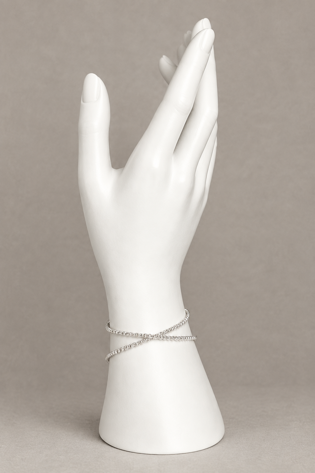 Upright bracelet photo with balanced coloring