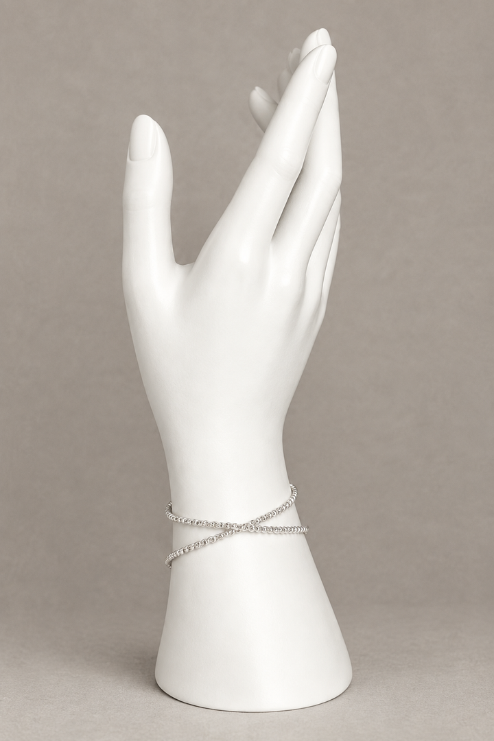 Upright bracelet photo with balanced coloring